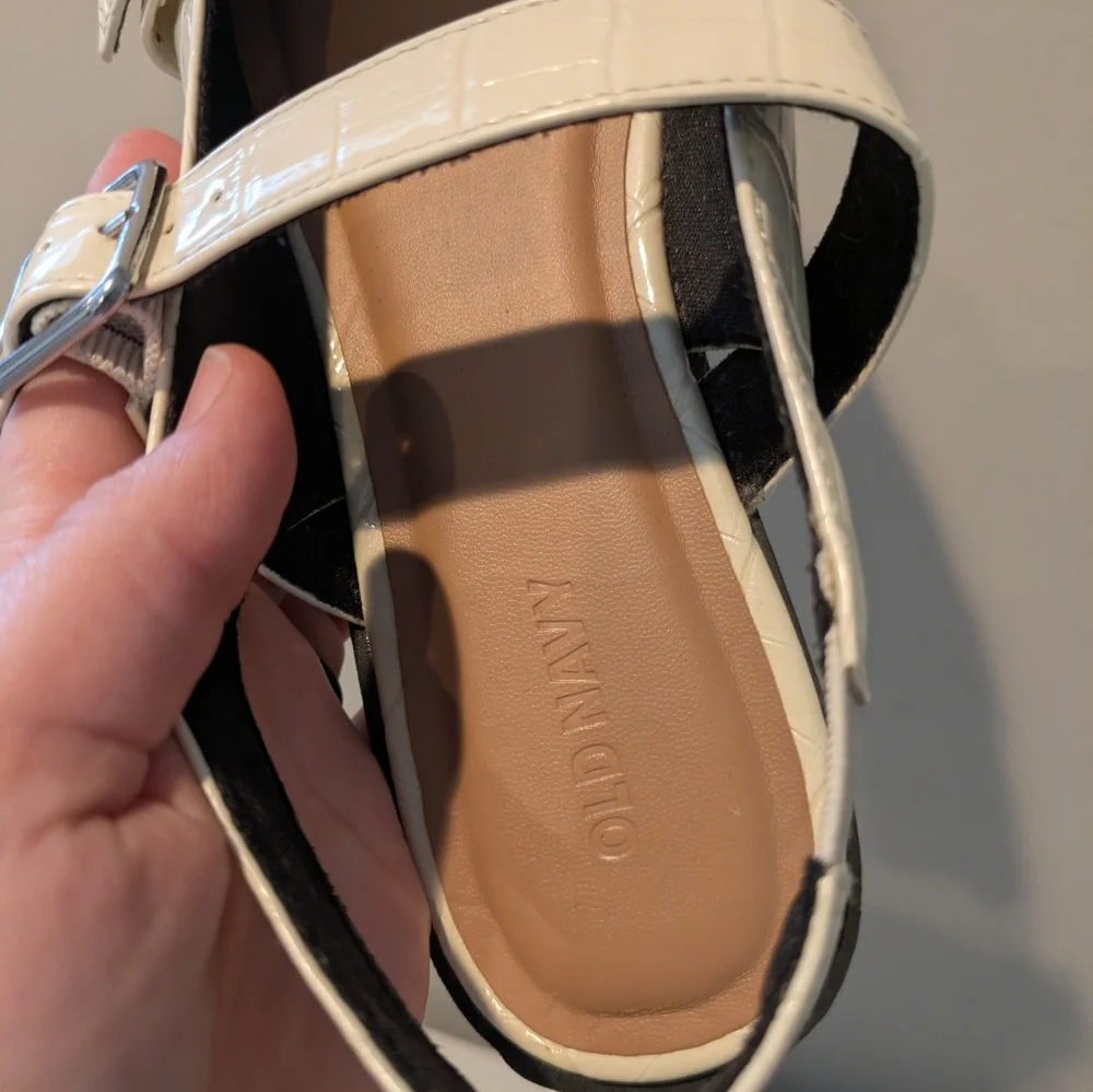 Old Navy White Crocodile Slingback Flats Size 8